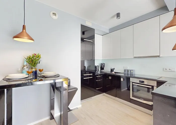 Golden Hour Rose - Kurkowa 14 Wrocław